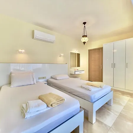 Villa Skyler Villalari *